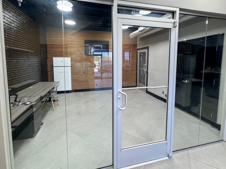 More Photos Of 5770 E Skelly Dr, Tulsa Office For Lease