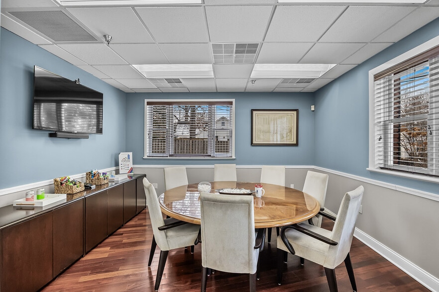 More Photos Of 39 Woodland Rd, Roseland Office For Sale