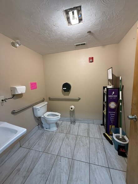 More Photos Of 251 S Main St, Middleton Storefront For Lease