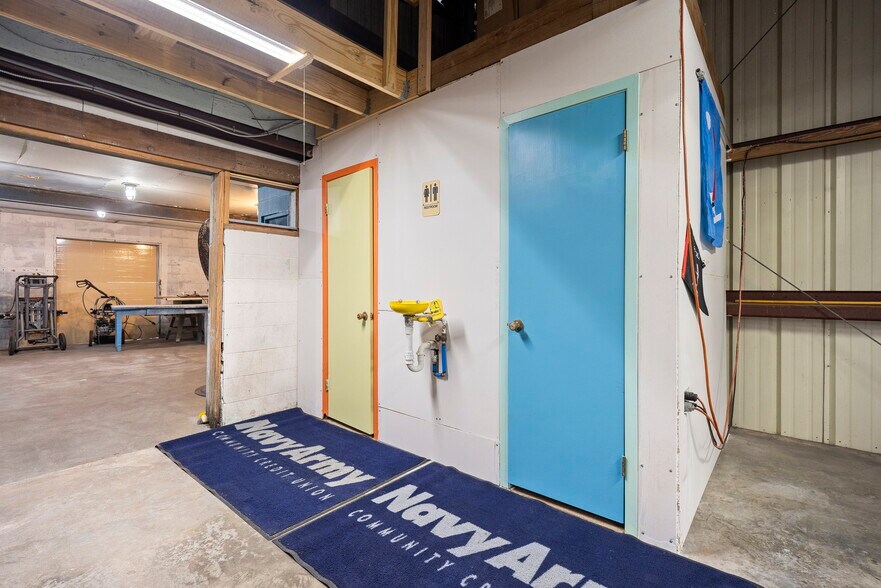 More Photos Of 206 Highway 35 S, Rockport Manufacturing For Sale