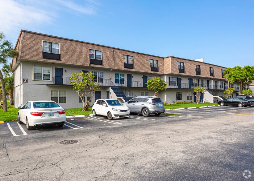 More Photos Of 3901 36th Ct, West Palm Beach Apartments For Sale