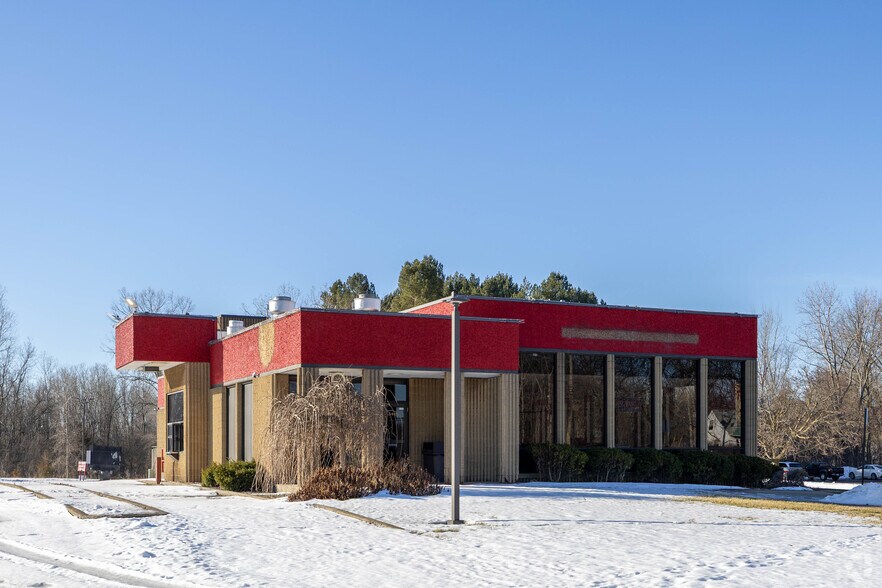 Primary Photo Of 4451 W Pierson Rd, Flint Freestanding For Sale