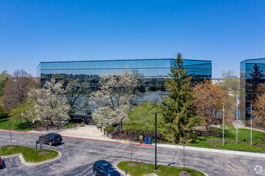 More Photos Of 20975 Swenson Dr, Waukesha Office For Lease
