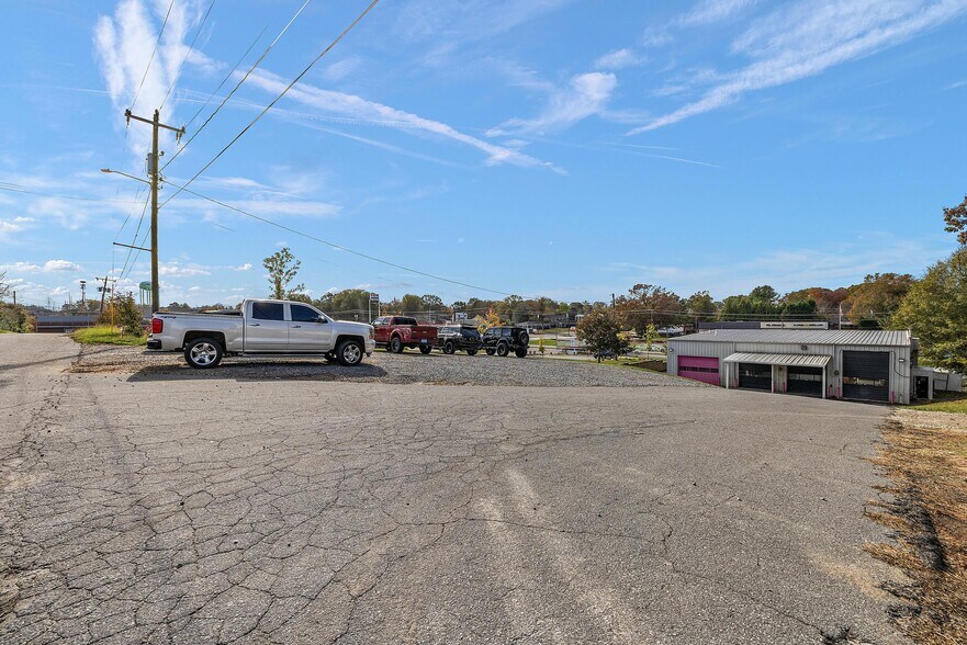 More Photos Of 270 Us Highway 321 NW, Hickory Auto Repair For Sale