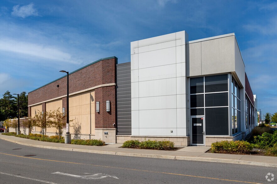More Photos Of 590-650 Industrial Ave, Ottawa Storefront For Lease