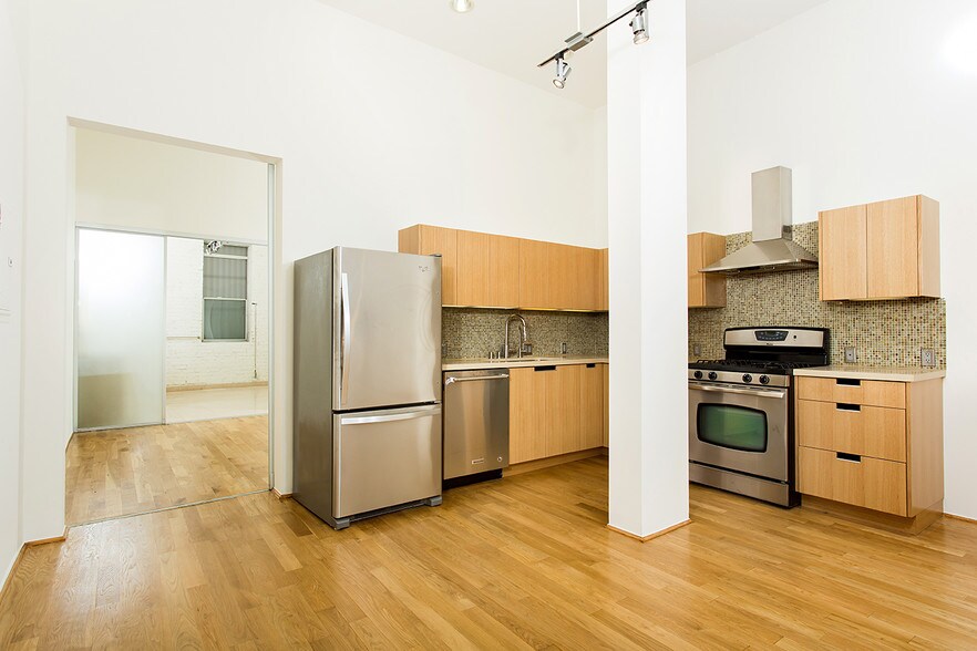More Photos Of 8 Brooks Ave, Venice Apartments For Lease
