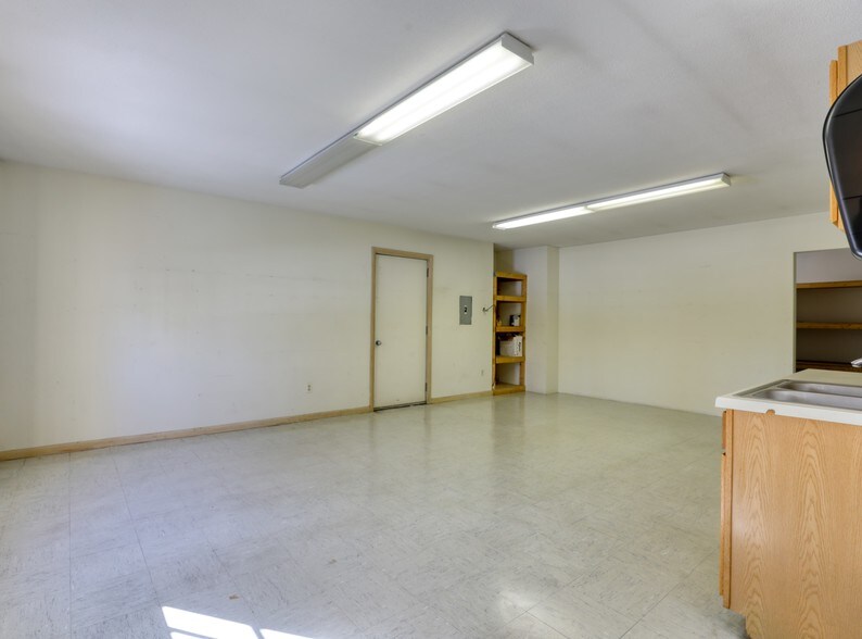 More Photos Of 908-914 Allen St, Springfield Storefront Retail Office For Sale