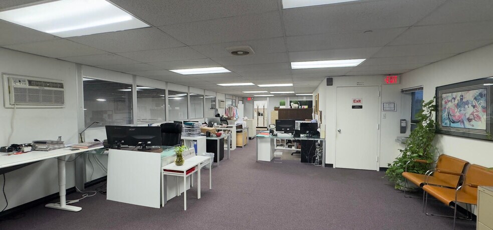 More Photos Of 65 Triangle Blvd, Carlstadt Warehouse For Lease
