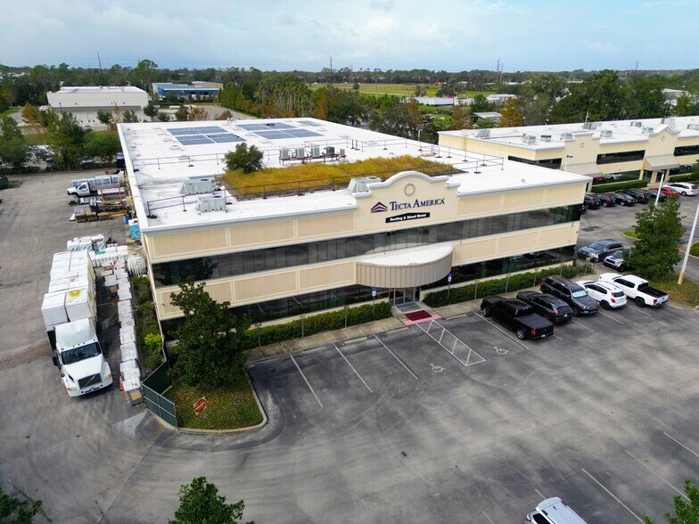 More Photos Of 588 Monroe Rd, Sanford Showroom For Lease