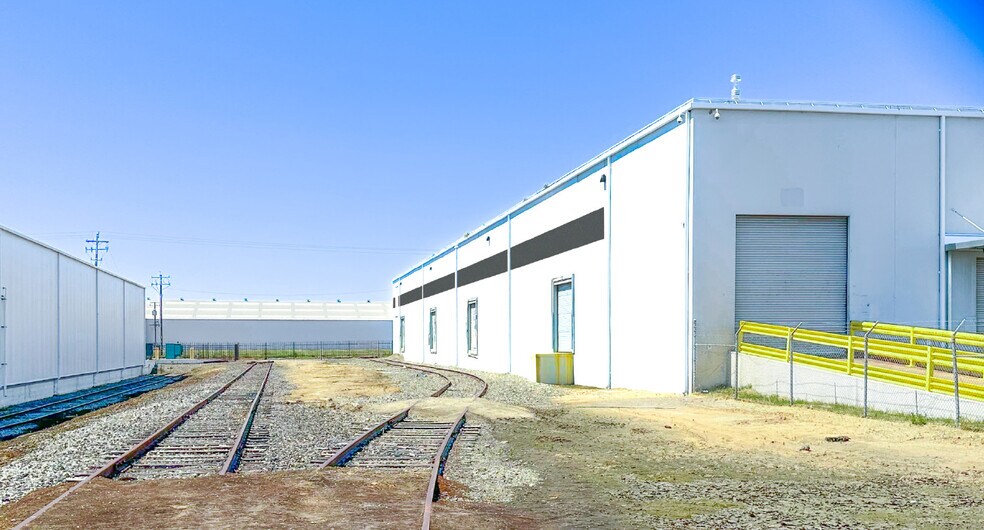 More Photos Of 2325 S Cedar Ave, Fresno Warehouse For Lease