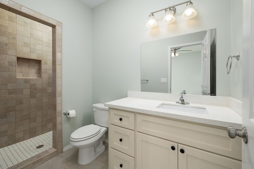 More Photos Of 222 Mahl St, Edinburg Apartments For Sale