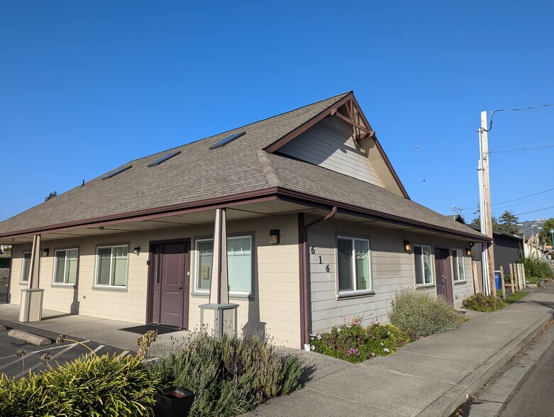 More Photos Of 616 Hemlock St, Brookings Office For Sale