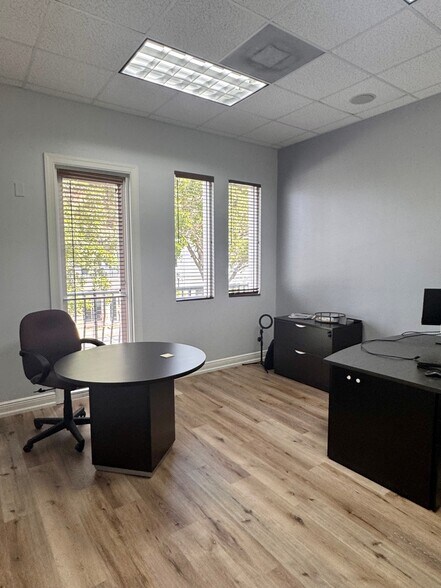 More Photos Of 9010 Strada Stell Ct, Naples Medical For Sale