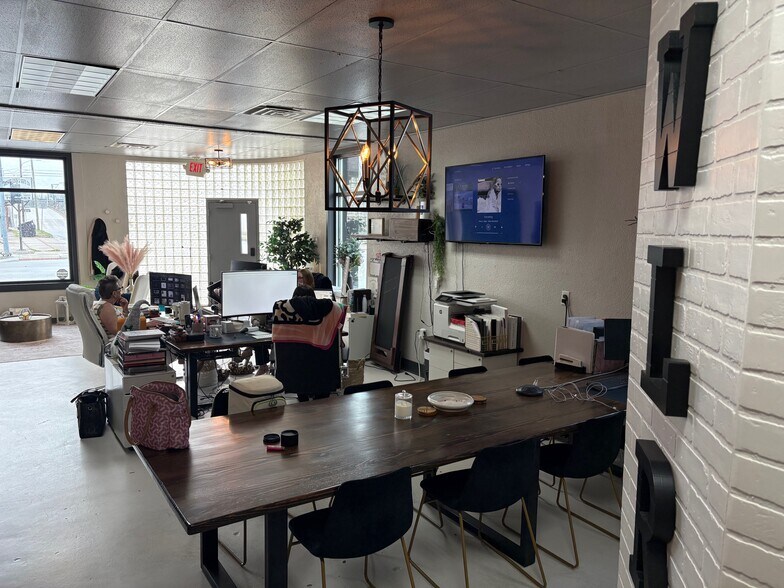 More Photos Of 1625 Austin Ave, Waco General Retail For Lease