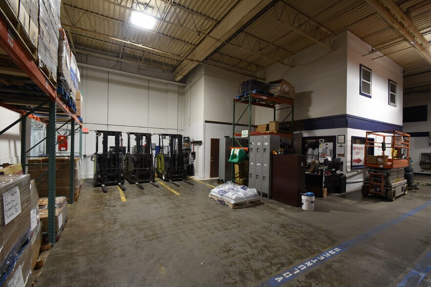 More Photos Of 1720 3rd Ave N, Fargo Distribution For Sale