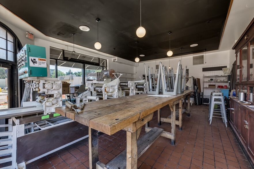 More Photos Of 2201-2205 44th Ave N, Minneapolis Restaurant For Sale