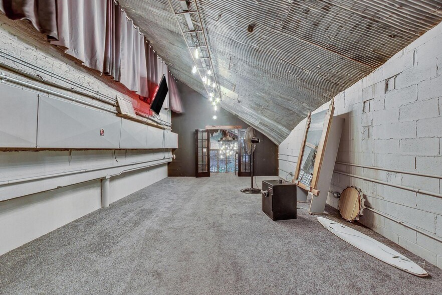 More Photos Of 3693-3705 W Grand Ave, Chicago Warehouse For Sale
