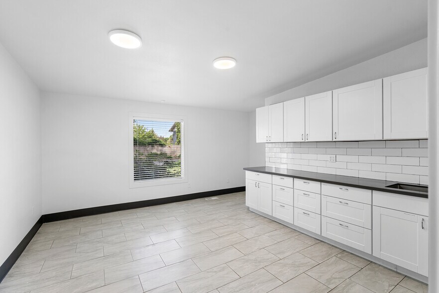 More Photos Of 18445 E Burnside St, Portland Office Residential For Sale