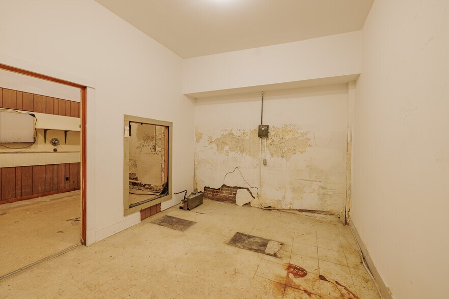 More Photos Of 218 Gay St, Erwin Loft Creative Space For Sale