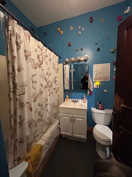 More Photos Of 2620 W Evergreen Ave, Chicago Apartments For Sale