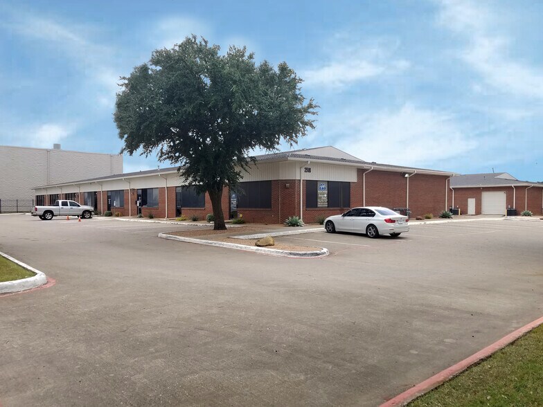 Primary Photo Of 2110 Wall St, Garland Showroom For Lease