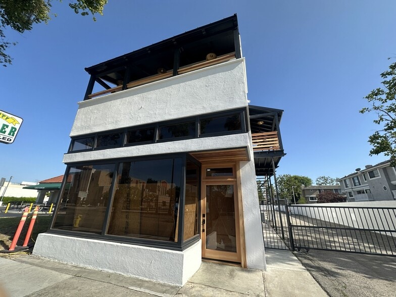 More Photos Of 604-606 W Lincoln Ave, Anaheim Storefront Retail Residential For Lease