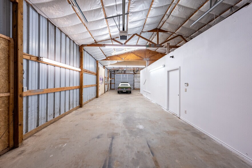 More Photos Of 18508 US Highway 69 N, Lindale Warehouse For Sale