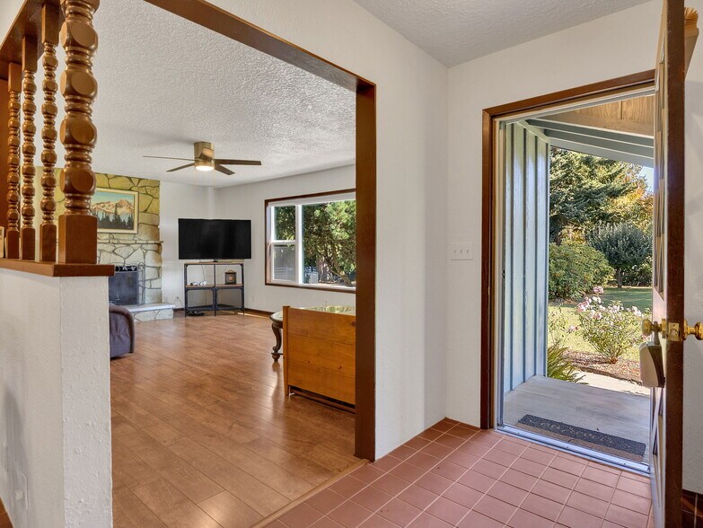 More Photos Of 44434 SE Coalman Rd, Sandy Light Manufacturing For Sale