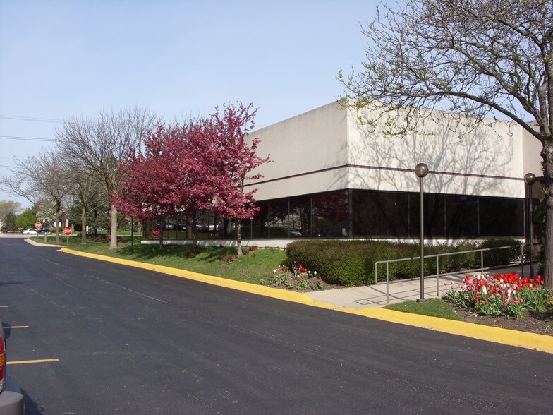 More Photos Of 1251 N Plum Grove Rd, Schaumburg Office For Lease