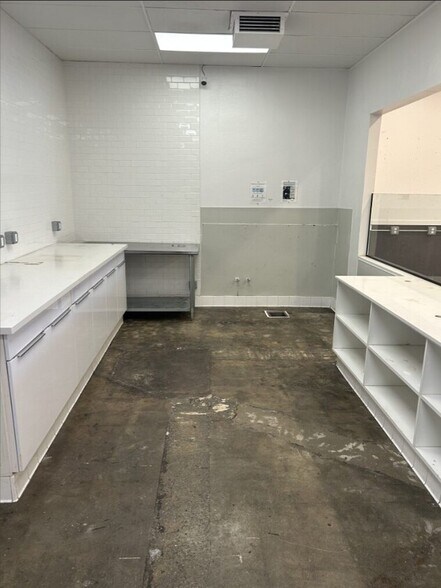 More Photos Of 2181 W Washington Blvd, Los Angeles Unknown For Lease