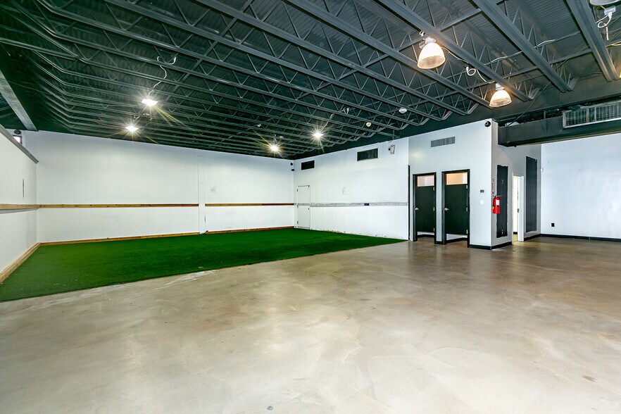 More Photos Of 183 S Broadway, Hicksville Office For Sale