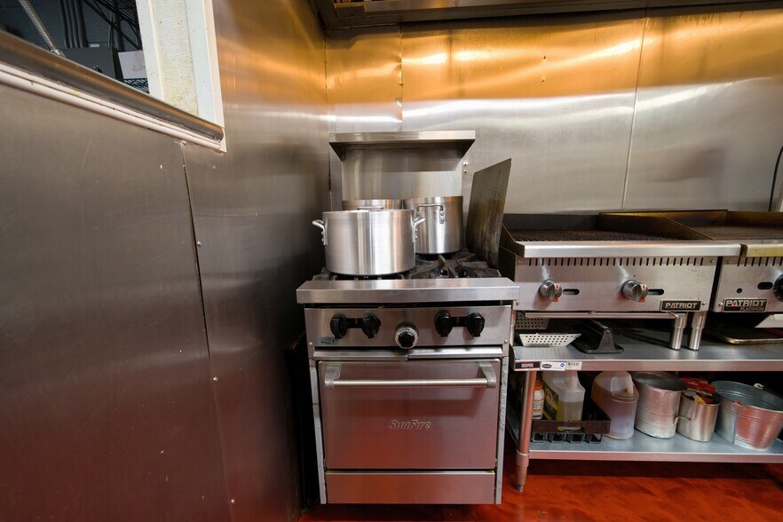 More Photos Of 19614 Grand River Ave, Detroit Storefront For Sale