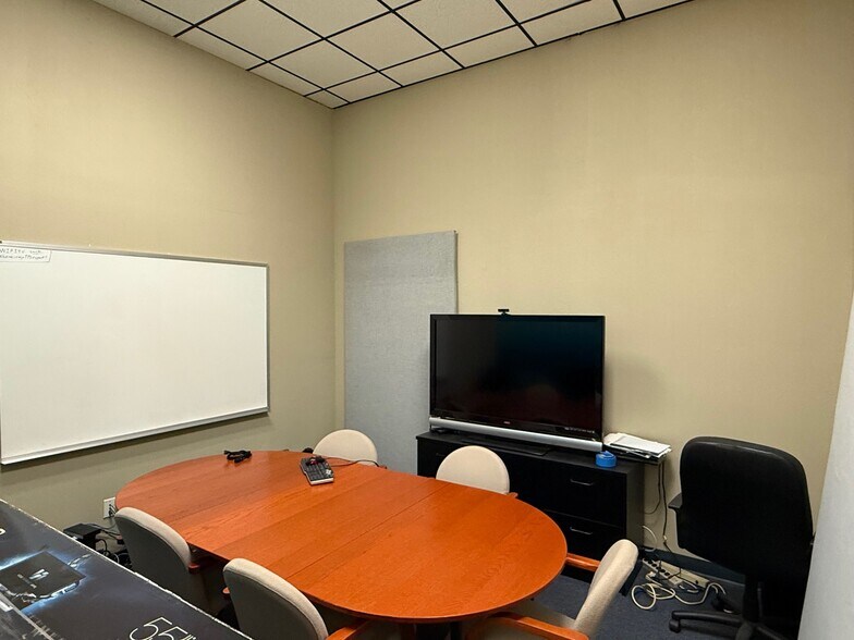 More Photos Of 3275-3281 Grande Vista Dr, Newbury Park Manufacturing For Lease