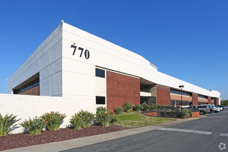 More Photos Of 770 E Shaw Ave, Fresno Office For Lease
