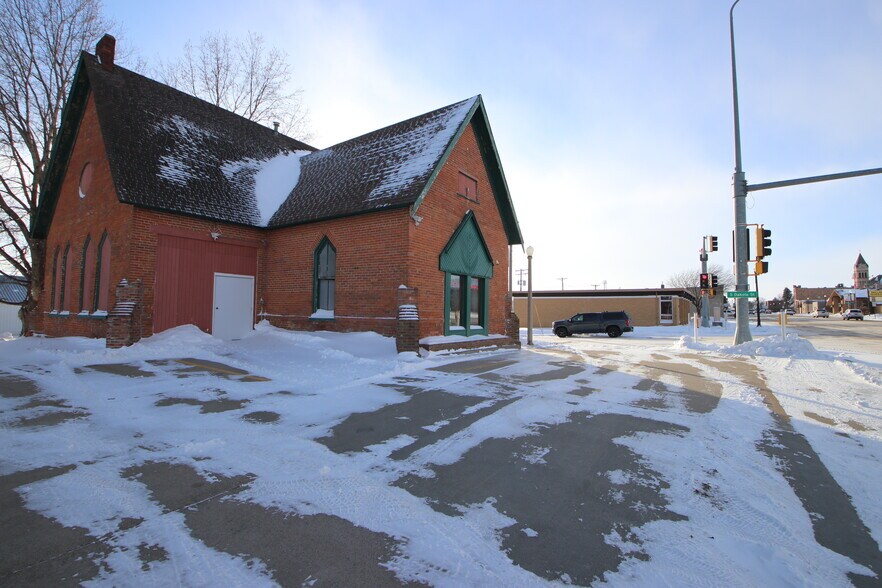 More Photos Of 401 E 5th St, Canton Restaurant For Sale