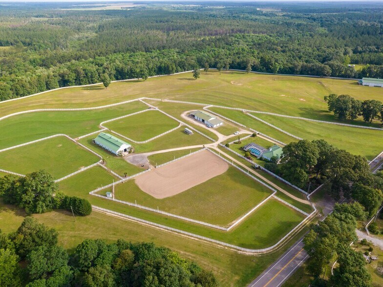 More Photos Of 5676 State Highway 2 W, Defuniak Springs Horse Stables For Sale
