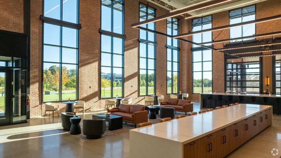 More Photos Of 110 Langtree Campus Dr, Mooresville Showroom For Lease