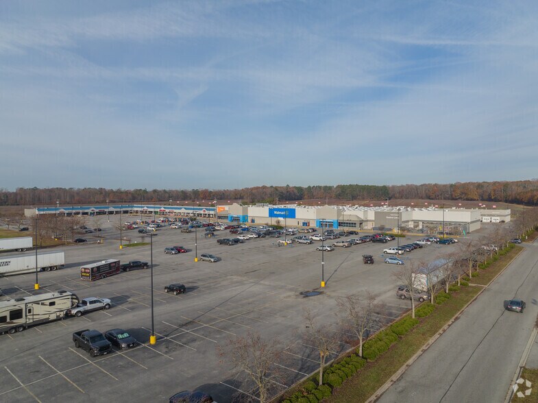 More Photos Of 1500 Armory Dr, Franklin General Retail For Sale