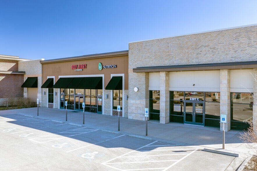 More Photos Of 6301 W 135th St, Overland Park General Retail For Lease