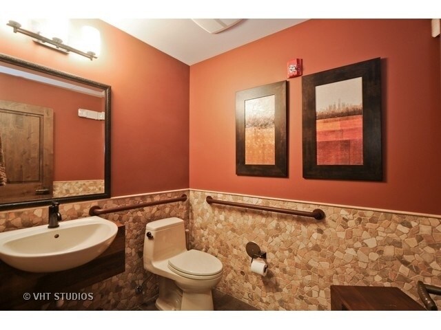 More Photos Of 2132 Green Bay Rd, Highland Park Office For Lease