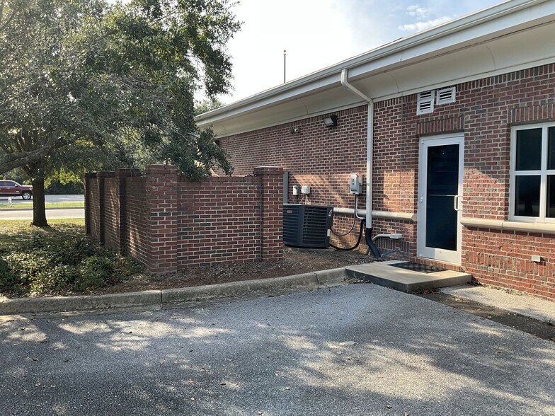 More Photos Of 5784 Chumuckla Hwy, Pace Freestanding For Sale