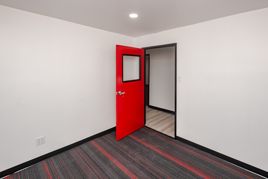 More Photos Of 1851 Commander Dr, Lake Havasu City Freestanding For Lease