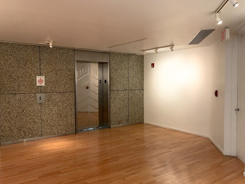 More Photos Of 2100 Ponce De Leon Blvd, Coral Gables Office For Lease