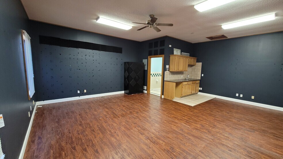 More Photos Of 130-136 Cherry Hill Dr, Belton Office Residential For Lease