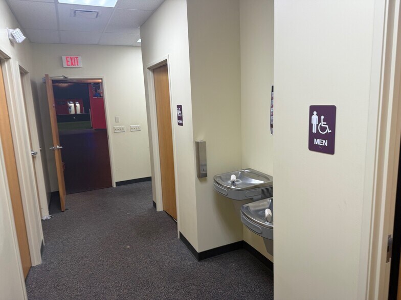 More Photos Of 23250 US Highway 19 N, Clearwater Freestanding For Lease