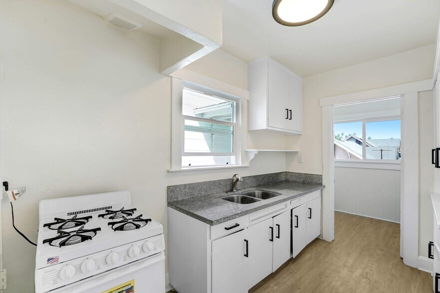 More Photos Of 4626 Wall St, Los Angeles Apartments For Sale