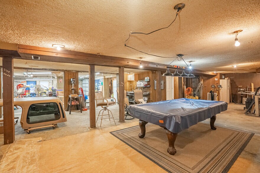 More Photos Of 8 Sunset Hills Ct, Sunrise Beach Storefront For Sale