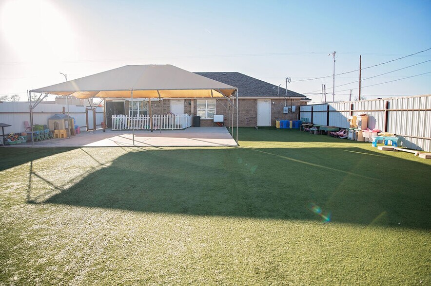 More Photos Of 500 N Main St, Denver City Office For Sale