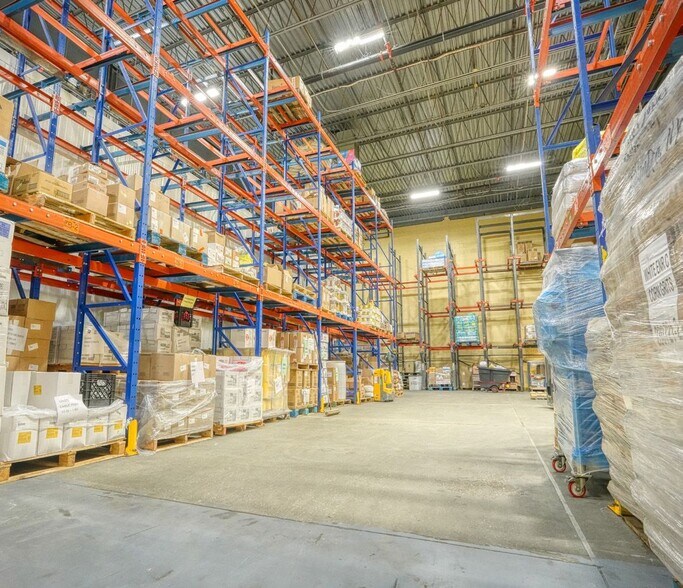 More Photos Of 1800 Motor Pky, Islandia Warehouse For Lease