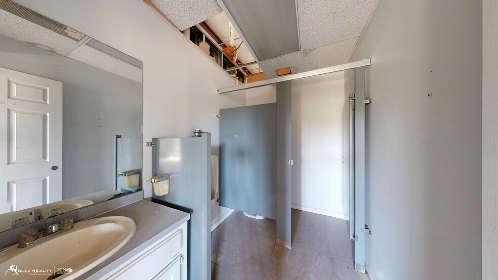 More Photos Of 1686 Roswell Rd, Marietta Office Residential For Sale